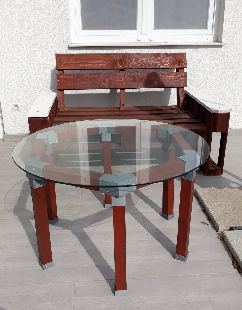 ideewalenz's tweet photo. Let's build bigger things. ;) A hexagon gardentable made with glas, wood and of course some combining parts printed on the @Prusa3D MK3. https://t.co/ImZpCs8v4j