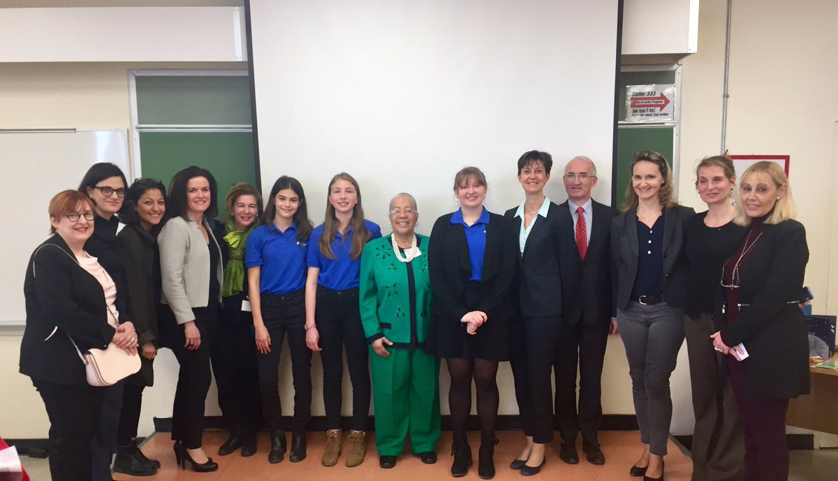 CGFeuillet's tweet photo. Beau projet porté par Athena, Thaïs et Harmonie, élèves au #CIMF de #Montréal qui vont le présenter aux #Olympes de la parole : donner accès à la #lecture pour lutter contre la #pauvreté et faciliter l’autonomisation des #femmes 👏👏👏
Avec vous de tout ❤️ #JamaisSansElles https://t.co/BayIK7Kq9C