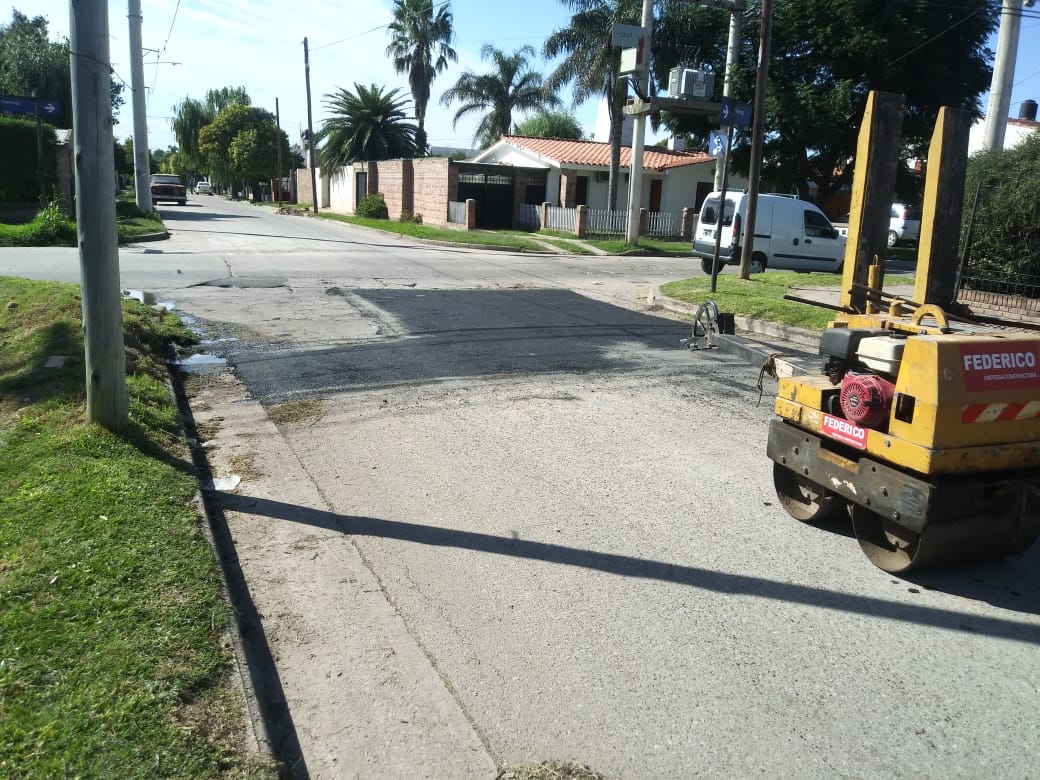 CpcRuta20's tweet photo. 🚜 Durante la semana pasada se llevó a cabo trabajo de bacheo en las calles de B° Matienzo. https://t.co/iGNpBW703R