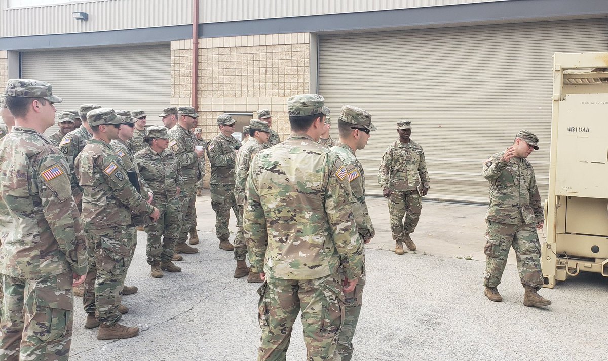 2_4FA's tweet photo. #DeepAttack's maintenance LPD this Monday was on crane operations and #maintenance, ensuring our team is well-prepared to operate safely both in the motor pool, and in the field environment. #NoStepBackward #ToughAsDiamons #PhantomStrong https://t.co/mUnU4kTVOp