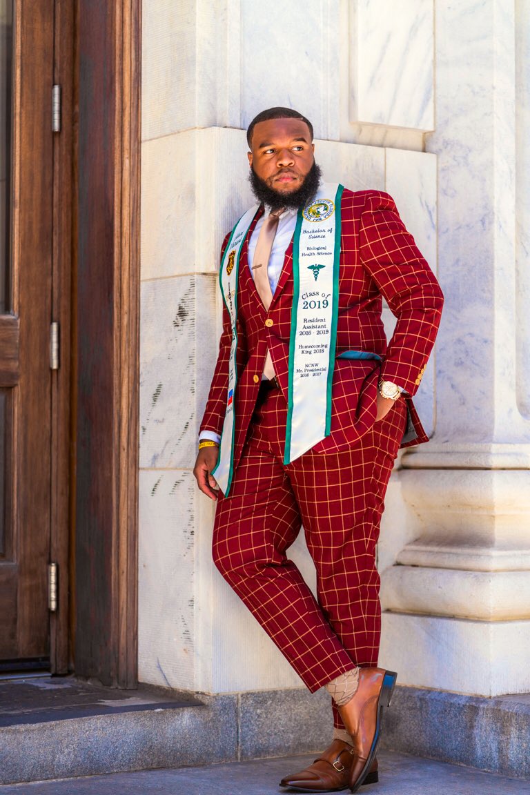 _StillDoinIt's tweet photo. -First Generation College Grad
-Scholarship Recipient
-Resident Assistant
-SPR 16 ACE &amp; Chapter President
-NCNW Mr.Presidential 16
-USF Homecoming King 2018

Place broken into summer 17 with everything stolen &amp; fought battles with my health. At the end of the day, God is Power 🙏🏾 https://t.co/gNRLIcjBmp