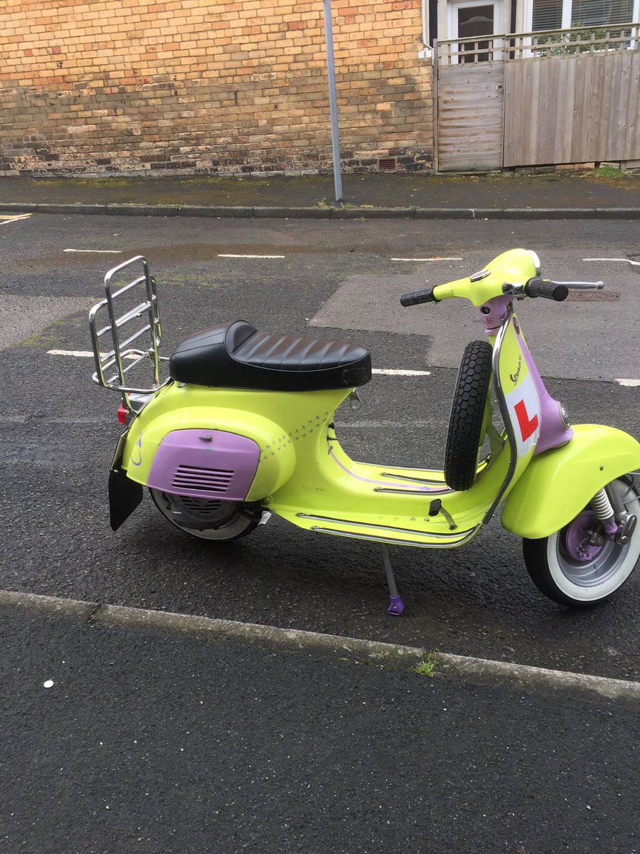 TraceyYoung3's tweet photo. Rides like a dream, #smallframe #vespa #1974 https://t.co/R2R0kYiQgs