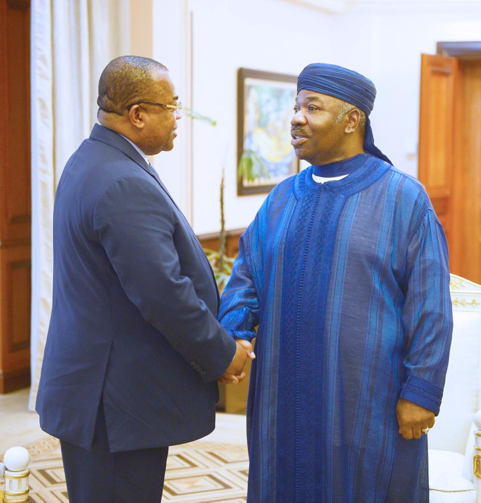 Le chef du gouvernement a été reçu en audience, ce jour 29/avril/2019... Par le Chef de l'État <a href="/PresidentABO/">Ali Bongo Ondimba</a>. La nécessité d'une action publique au service des gabonais qui conjugue efficacité économique et justice sociale. #Dixit: <a href="/ABO/">abo</a> @CSitault <a href="/BriceLaccruche/">Brice Laccruche Alihanga</a>