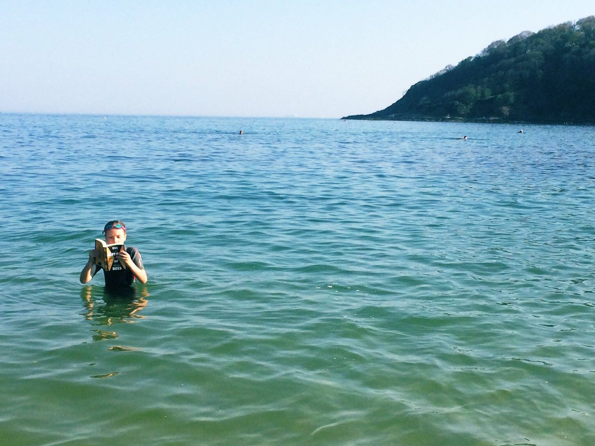 amadamson's tweet photo. #WPSextremereading #WPSreadingchallenge Emily Adamson extremely cold reading in the sea in Cornwall brrrr https://t.co/alSpv7uBSe