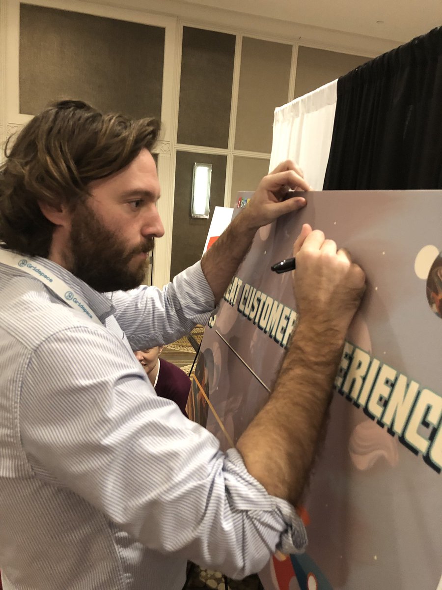 sandraklo's tweet image. Getting ready for expo time! Come by the @Zoho and write your word that describes great customer experience #crmevolution