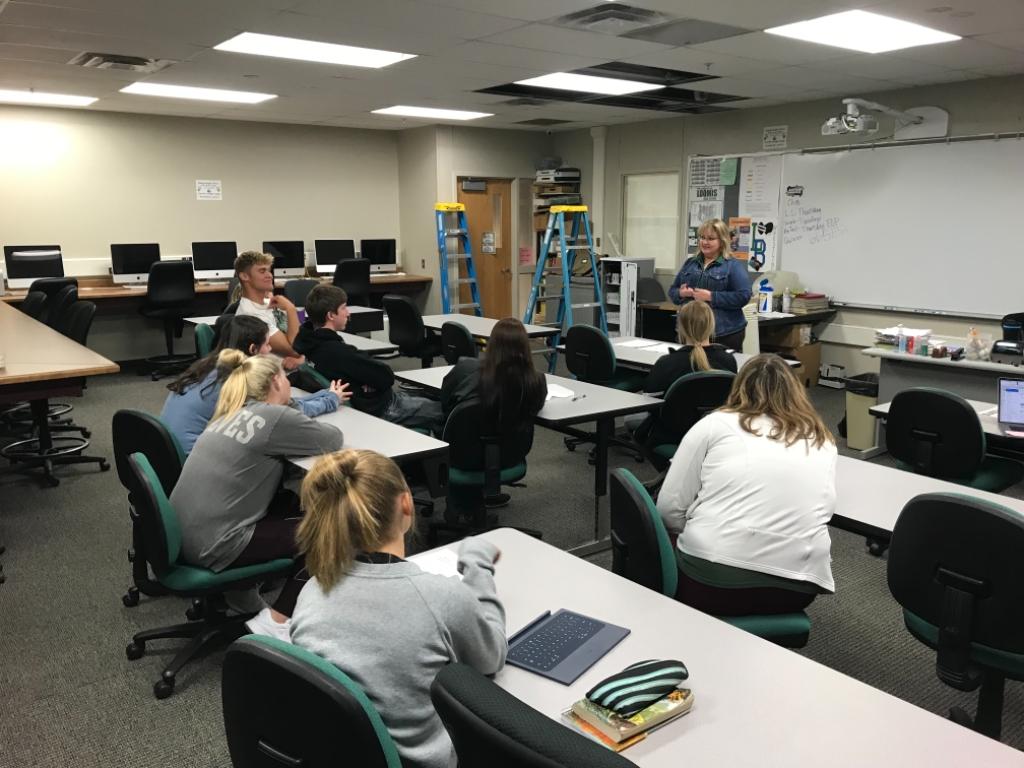 loomis_wolves's tweet photo. Getting all signed up for CCC classes for next fall 📚📝 #loomiswolves #LPSWolfPack https://t.co/8IHLZZWc7E