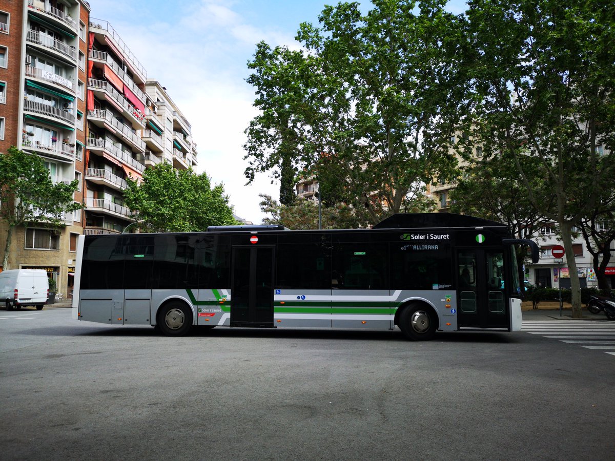 miniautobusero's tweet photo. @solerisauret estrena el primer @GrupoCastrosua #Magnus.H de Catalunya.
Pròximamente, recibirán otra unidad para reforzar el corredor Barcelona-Vallirana.
https://t.co/6q8GTCE5Dl https://t.co/rIUabV1vs0