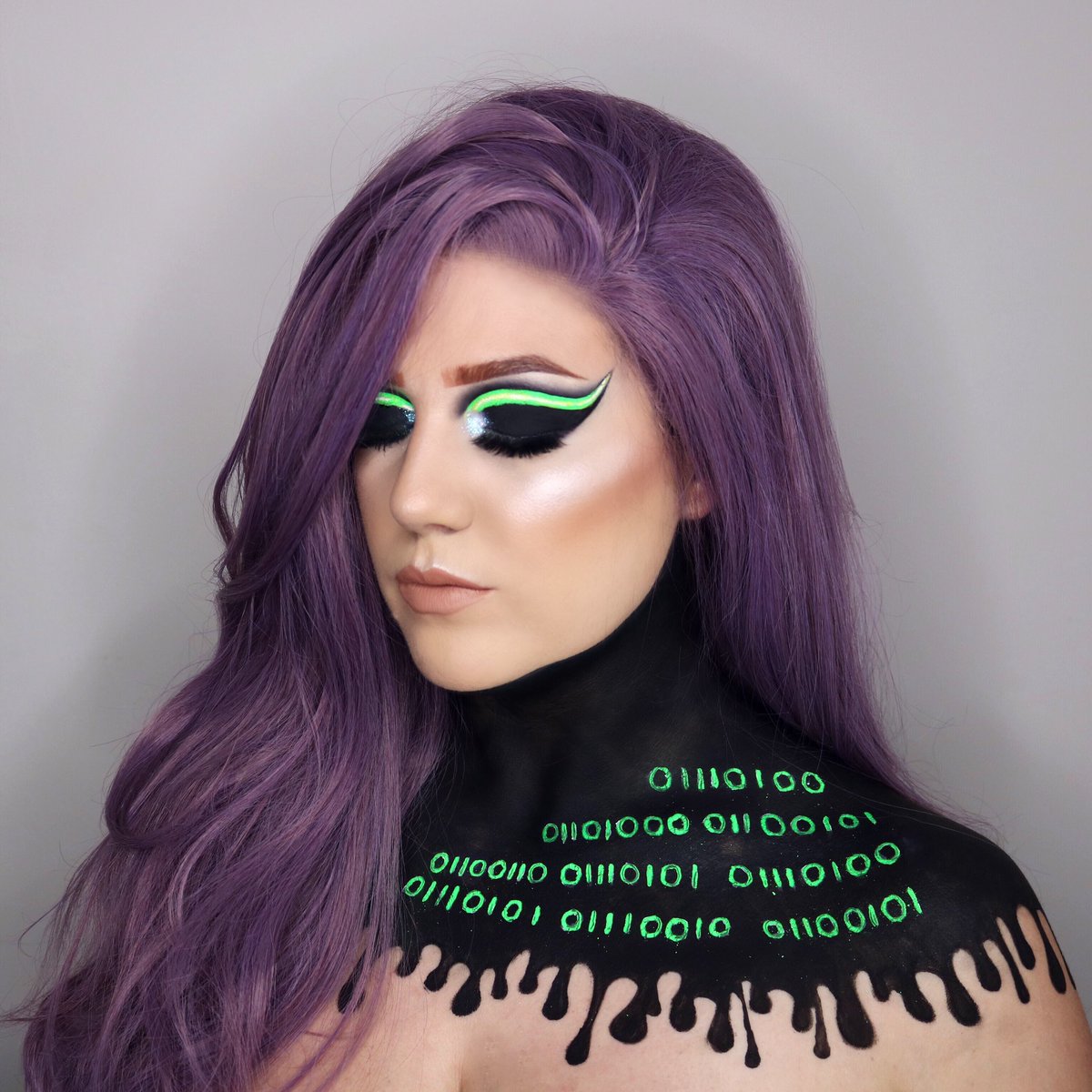 SLM92's tweet image. Hadn’t done makeup in a while, then stayed up all night to make this for a competition that ended a day earlier than it was meant to before I had posted it. CRY. Still proud of it #futuristicmakeup #girlswhocode @ABHcosmetics @norvina1 @PeachesMakeup @MACcosmetics @NARSCosmetics