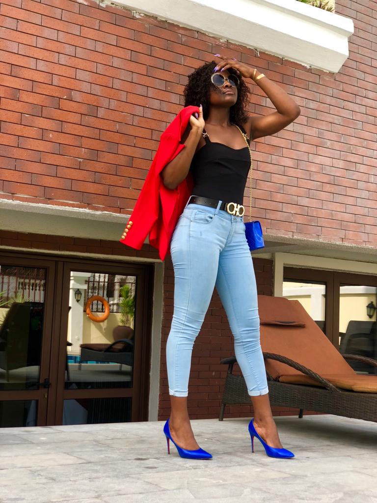 alex_unusual's tweet photo. An irreplaceable girl with an irreplaceable fanmily that shows irreplaceable love. #irreplaceables https://t.co/iHHtkEYzXN