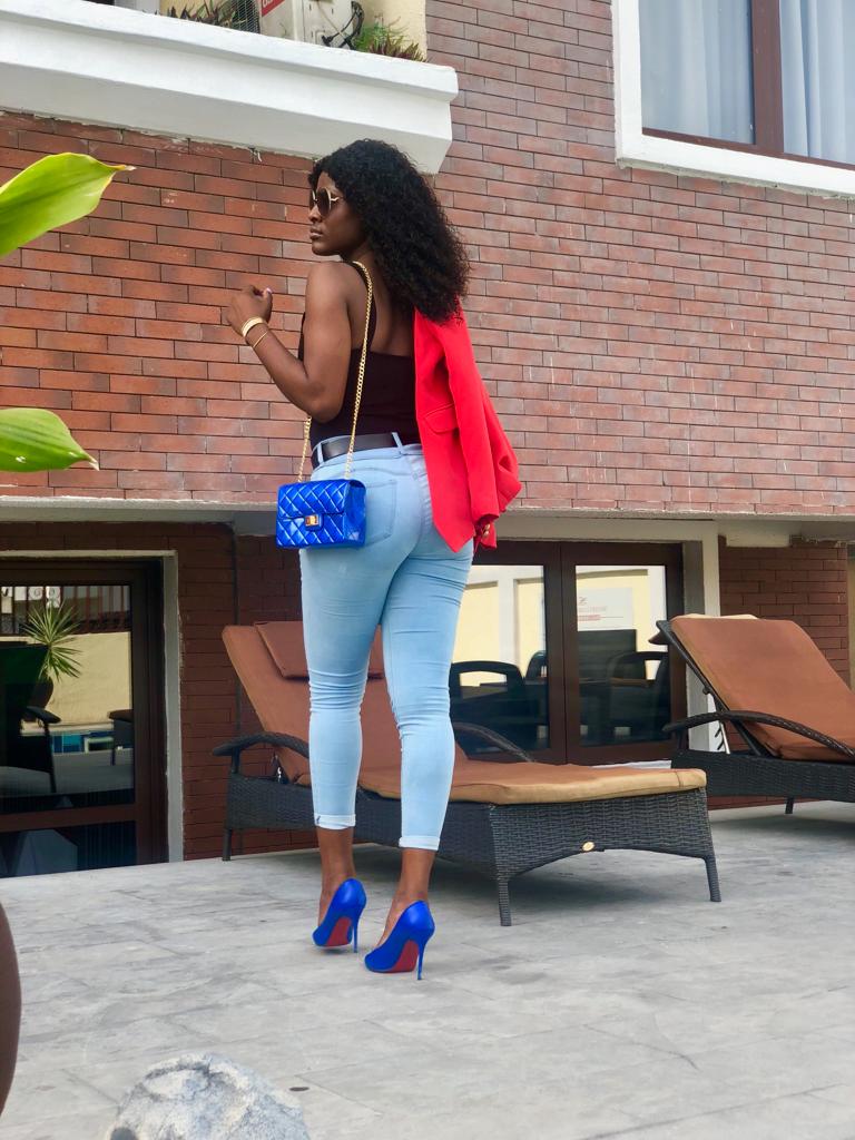 alex_unusual's tweet photo. An irreplaceable girl with an irreplaceable fanmily that shows irreplaceable love. #irreplaceables https://t.co/iHHtkEYzXN