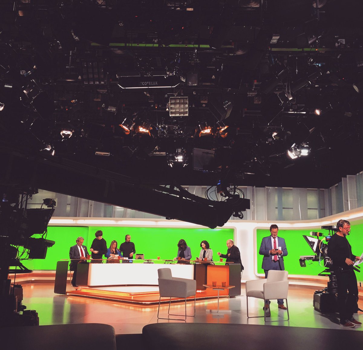 evavaras's tweet photo. Avui anem taaaaaaard #Més324 #28ATV3 https://t.co/tAqCNmGnCn