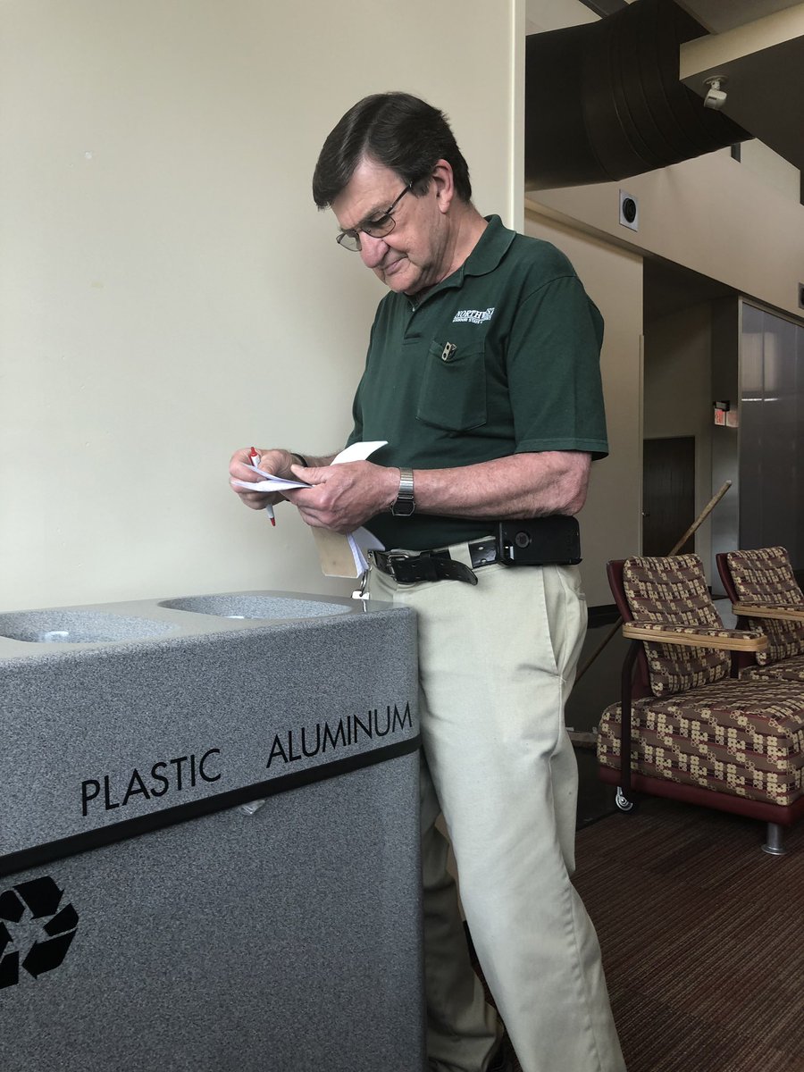 Cortney_annH's tweet image. Studying for finals and asked Rodger to kill a spider for me. We proceeded to talk about his wife, my classes, and life for 15ish minutes. After, he asked my name and took out a notepad to write it down so he wouldnt forget. This is why I love @NWMOSTATE