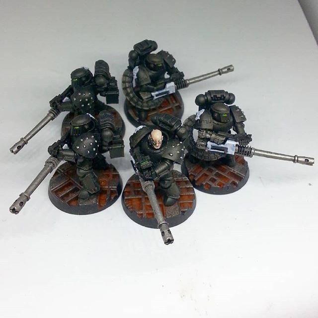 YorkNecromancer's tweet photo. Heresy-era Iron Hands Heavy Support Squad with autocannon.
Easily my favourite of the Space Marine heavy weapons 😊
#paintingwarhammer #40kconversions #warhammer40k #spacemarines #paintingforgeworld #horusheresy #ironhands #spacemarinelegion #devastat… https://t.co/P2zQOWdw0J https://t.co/q6B70NRnfU