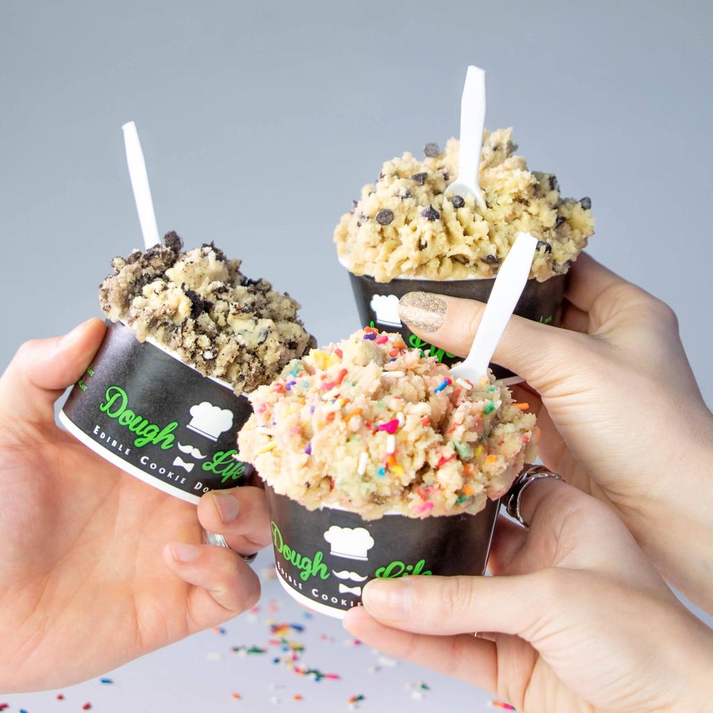 StLouisGalleria's tweet photo. Dough Life is NOW OPEN! Stop by for some delicious edible cookie dough โ stick with your favorite or try them all! Located on level one near the Garden Court. #doughlife #edibledoughlife #cookiedough #ediblecookiesough #lickthespoon #stl #stlouis https://t.co/gDKVmxTUaE