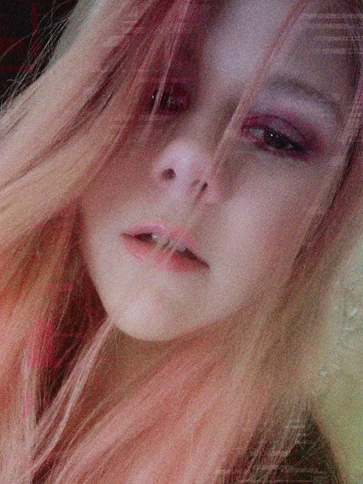 watch my porn here: 💕https://t.co/7cyO8Jvyrl💕  #selfie#pinkhair https://t.co/pSMGjCngW7