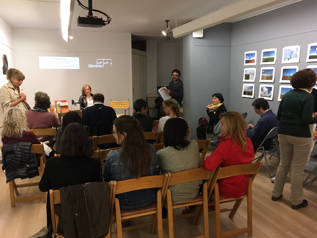 RosaTorrentRour's tweet photo. Moltes gràcies per la vostra acollida a Girona @LLIBRERIA22   I per la vostra col·laboració @carrieds Mariona Ventura Marga Ripoll https://t.co/gRZIMUbVRE