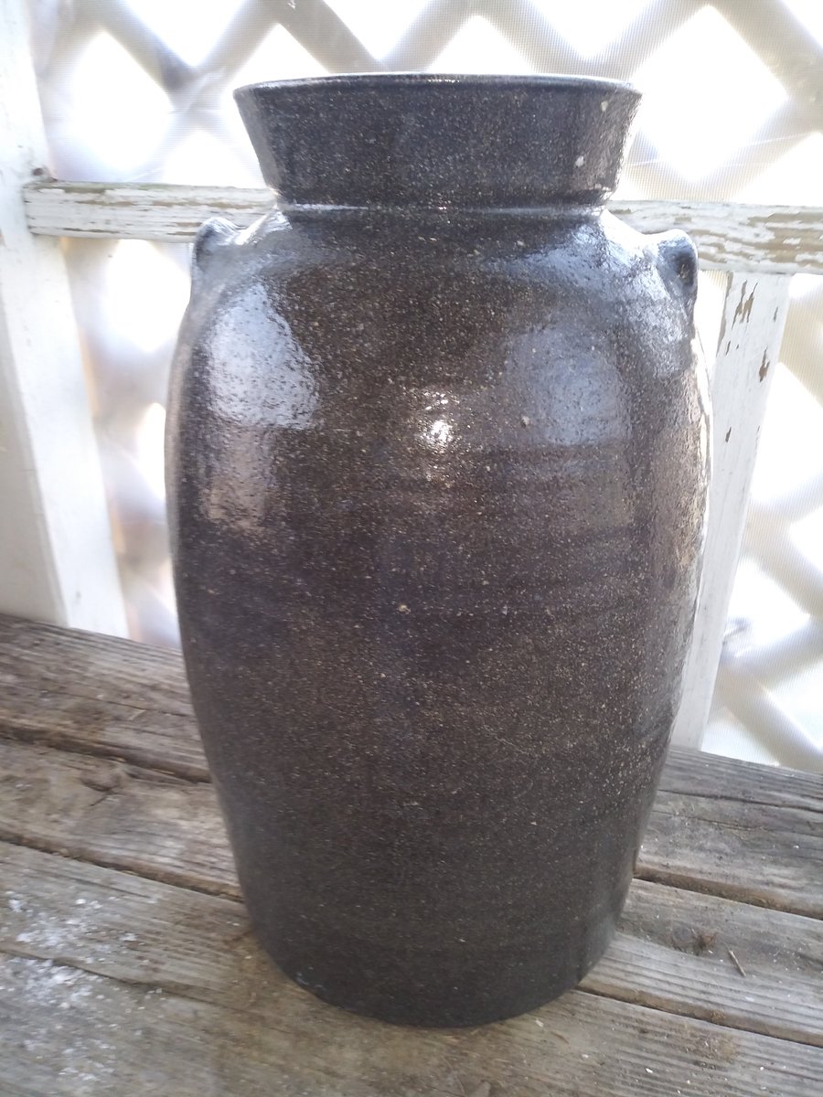 xplorer1959's tweet photo. #t4us #4ftm This Burlon Craig North Carolina pottery jar is a beautifully symmetrical & well-formed example of BB Craing's work. The glaze was 1st used in the early 1900's. https://t.co/VQi6kDShnf https://t.co/oB5rc13FVG