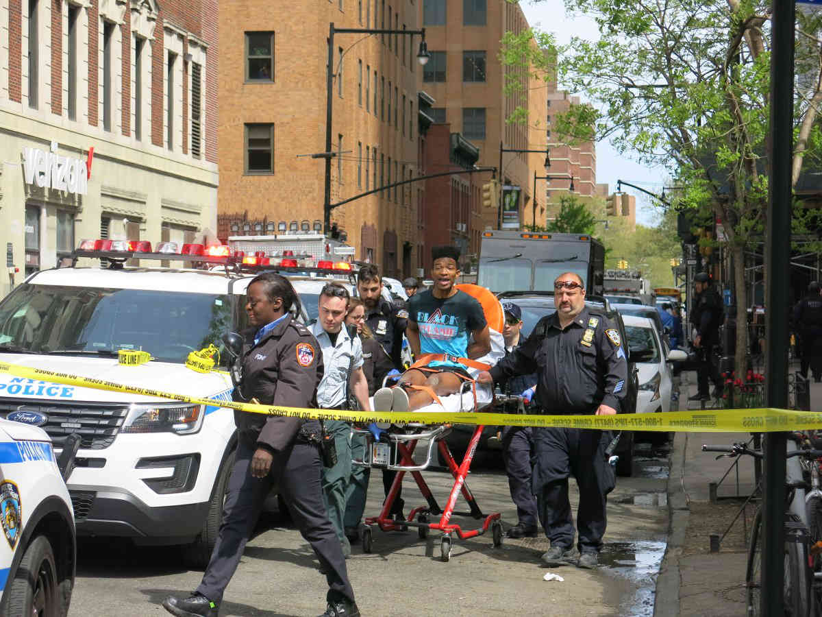 Cops cuff #YouTube streamer <a href="/Etika/">Etika @ 999</a> after suicide threats in Downtown apartment
bit.ly/2XWFh2G