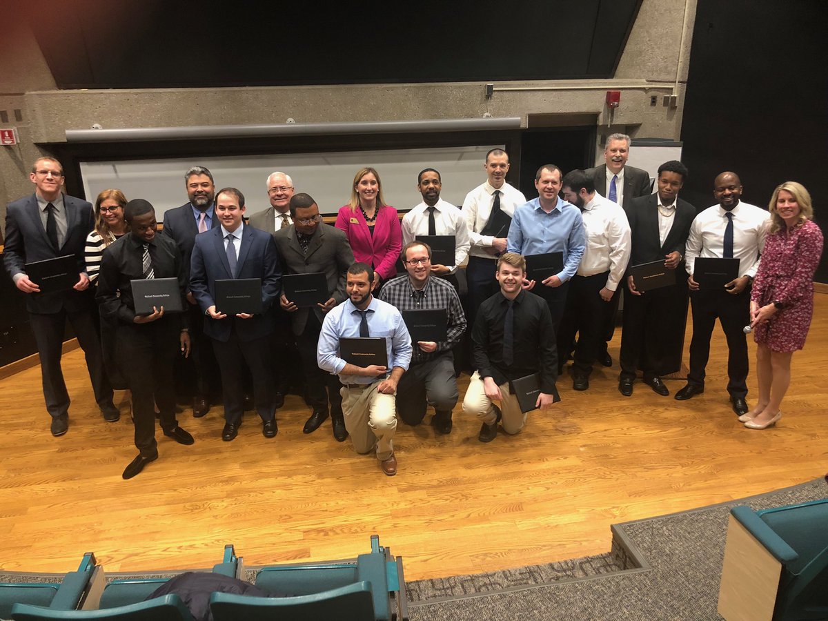 OCCollege's tweet photo. #OCCollege hosted the 4th PLC and #Robotics Graduation Ceremony Monday afternoon on the Auburns Hills Campus. In partnership with Workforce Intelligence Network (WIN) and @OaklandMIWorks , 15 students were recognized with certificates during the ceremony.
#WIN #MIWorks #whyOCC https://t.co/FAgETuOCeS