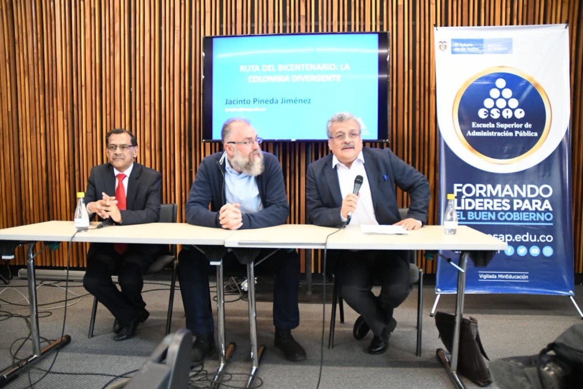 ESAPOficial's tweet photo. A esta hora en corferias inicia el conversatorio el Bicentenario: Reflexiones desde la Administración Pública y los Derechos Humanos. Por Jacinto Pineda, Santos Beltran e Ivan Marín. #EsapFilbo #TodosSomosEsap https://t.co/OfTwBZqsLD