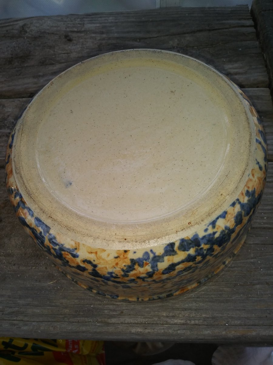 xplorer1959's tweet photo. #T4us #4ftm Tri-color Spongeware Stoneware Bowl EXC! This vintage stonware bowl has a beautiful 3-color spongeware-glaze & is in near-perfect condition!https://t.co/HZ9dmzZn5k https://t.co/AUzos4Flyk