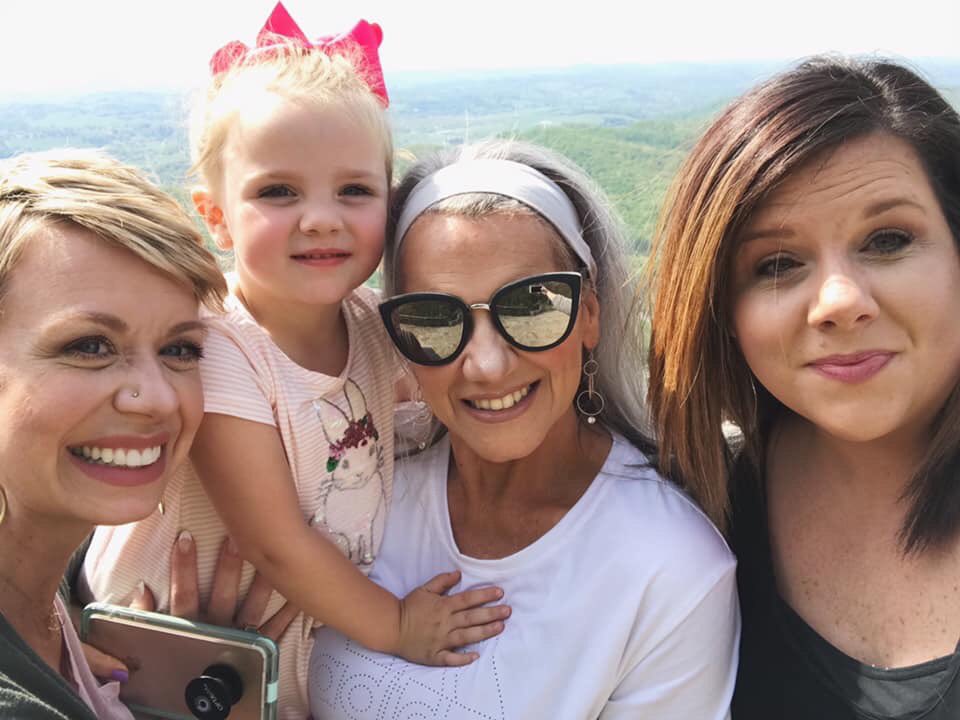 ladonnahome's tweet image. My girls! Well some of them! Love you guys and thanks for coming to Kantucky! @mandyNrahn @ReginaStockton #rhemahope