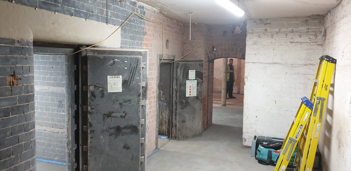 ukpowerup's tweet photo. New site commenced today in the heart of stockport, bank chambers part 2. A full renovation of a stunning prehistoric building conversion into offices, its going to be amazing. Keep your eyes peeled for updated pics to follow.@hallcoproperty @Kingstonebuild #profolk https://t.co/Jv3ZLUiS9b