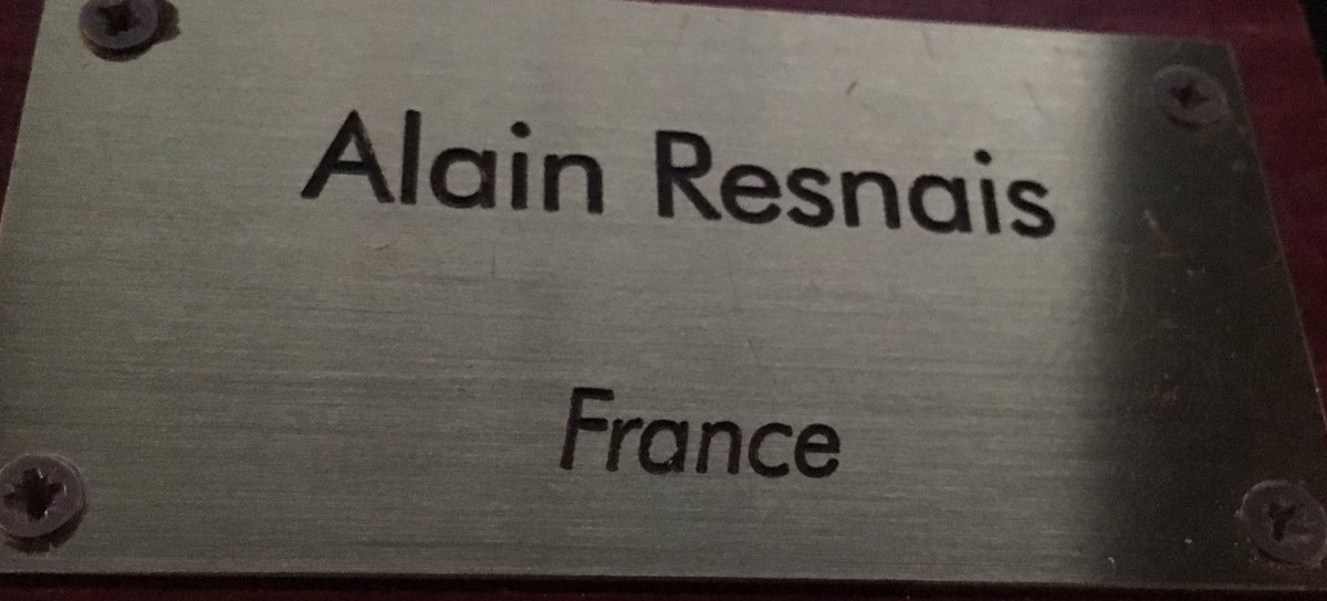  #LesCinéastesDuHangarRangée 6119- ALAIN RESNAIS3 juin 1922 - 1 mars 2014(France)- Nuit et Brouillard (56)- Hiroshima Mon Amour (59)- Je t’Aime, je t’aime (68)- Providence (77)- Mon Oncle d’Amerique (80)- Mélo (86)- On Connaît la Chanson (97)- Cœurs (06)...