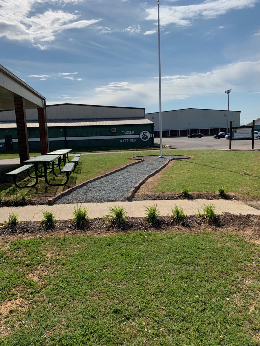Thank you Beth Bates for your hard work this last Saturday putting the borders around our gravel and flag pole. The flowers around the mailbox are so beautiful. We appreciate you so much!! ⁦<a href="/LCSforKids/">Limestone County Schools</a>⁩