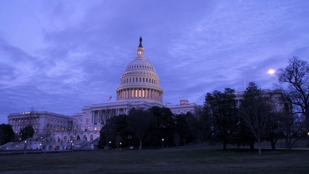 What's playing at #HotDocs19 tonight? 'The Corporate Coup D'État', produced by alumnus <a href="/peter_raymont/">Peter Raymont</a> and feat. music by alumna <a href="/michelle_osis/">Michelle_Osis</a>. 

Get your tickets ➡️➡️ buff.ly/2XTvrOM #CdnFilm