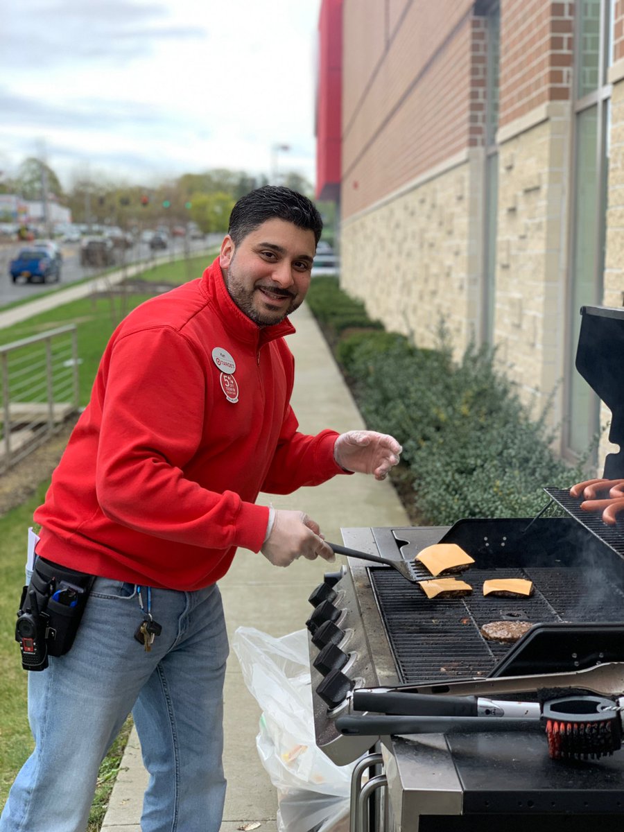 Store Director Ken recognizing the team for AMAZING sales results! <a href="/kenfiggs/">Kenfiggs</a> @RobFunk87 <a href="/big_milk83/">Amilcar Castillo</a> <a href="/JesseDaTarget/">Jesse Scan</a> <a href="/alyssa_sudbrink/">Alyssa Bennett</a>