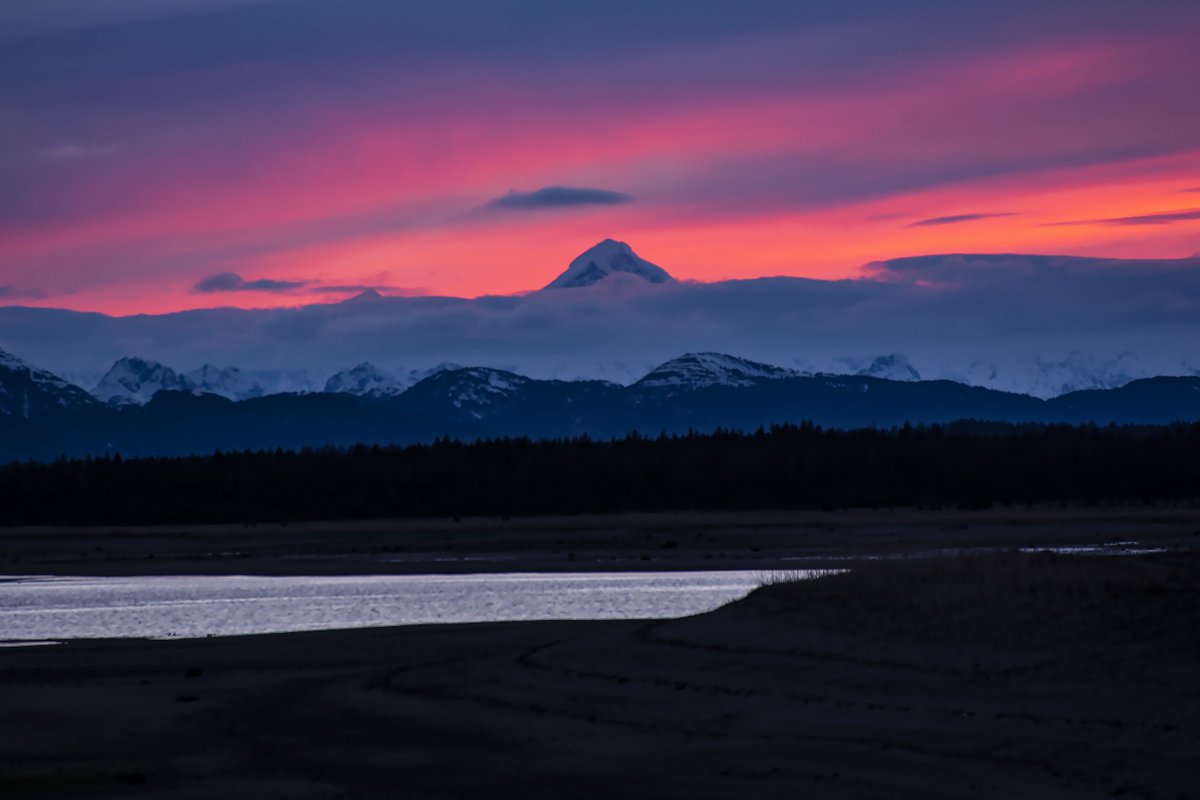 GlacierBayNPS's tweet photo. It's Mountains & Clouds Monday! Glacier Bay is often cloudy and a showcase of uniquely beautiful cloud formations. Here are some of our favorite cloudy visions found in the past week.
#clouds #mountains #glacierbaynationalpark #alaska #AlaskaNPS #water #sunset https://t.co/jBI4ZptHnX