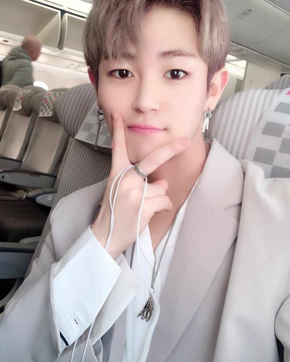 AstinBrasil_'s tweet photo. [#IG | #HONGIL] 29/04/19

" Chegando no Japão! 🛩 " https://t.co/OdzINTqCBK