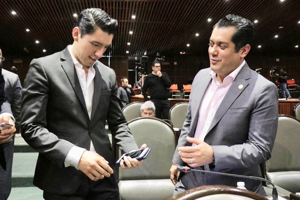 Sergeluna_S's tweet image. 🎥 Gracias a @PacoPalaniR por la entrevista de hoy, que próximamente se transmitirá por @sintesis_tv en el programa "Charlando con...".
Un gusto haberlos recibido en la @Mx_Diputados.