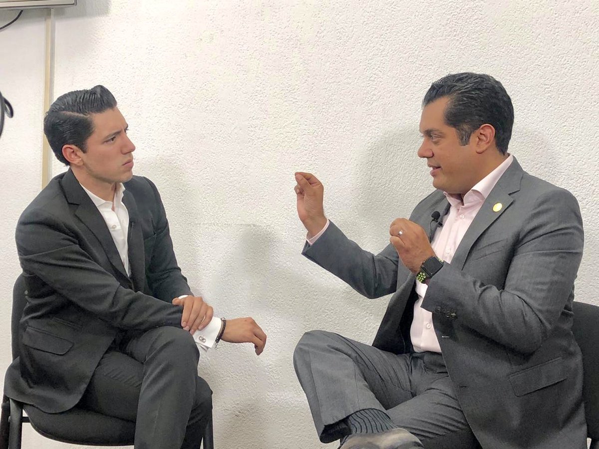 Sergeluna_S's tweet image. 🎥 Gracias a @PacoPalaniR por la entrevista de hoy, que próximamente se transmitirá por @sintesis_tv en el programa "Charlando con...".
Un gusto haberlos recibido en la @Mx_Diputados.