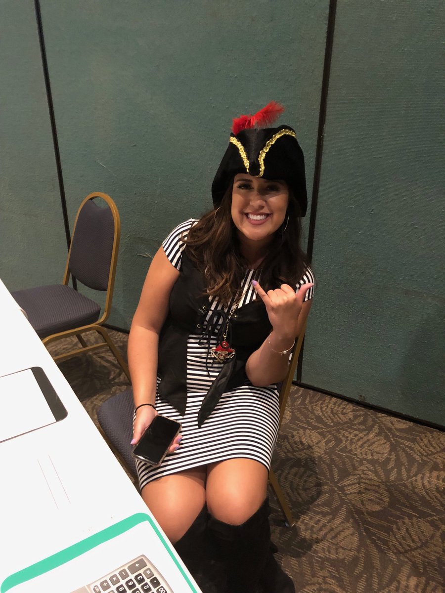 Some of our fearless leaders getting ready to pitch in for our auction! #pHIrates #MauiMasterMinds #TeamHawaii #SetTheBarHi