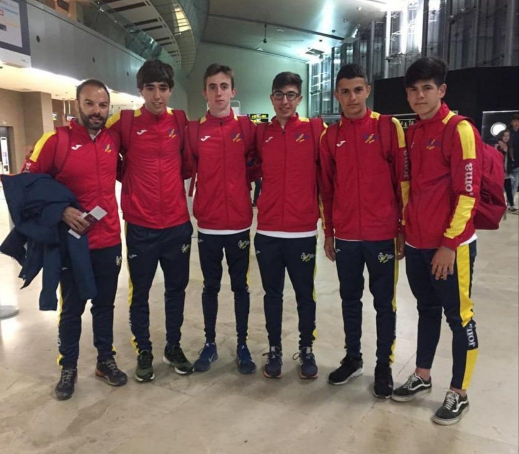 Team #Ukraine 🇺🇦 &amp; #Spain 🇪🇸 are ready for the #ISFWSC2019 🗺️ #orienteering  &amp; the Opening Ceremony starting today at 7pm EEST time (6pm CET).

Info &amp; live 📺 👉 bit.ly/2GFbLZh 
Hosted by Otepää, #Estonia 🇪🇪.

#JoyofMoving 👧👦🏾 #SchoolSport