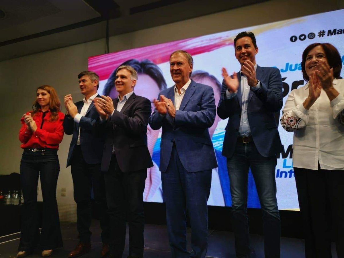 AhoraMartin's tweet photo. Nos merecemos una ciudad más segura, y eso lo vamos a lograr potenciando el trabajo que ya vienen haciendo los consejos de seguridad ciudadana.

Hoy, @MartinLlaryora presentó su propuesta de seguridad ciudadana, que contempla trabajar codo a codo con los vecinos de cada barrio. https://t.co/vli66KHgoW