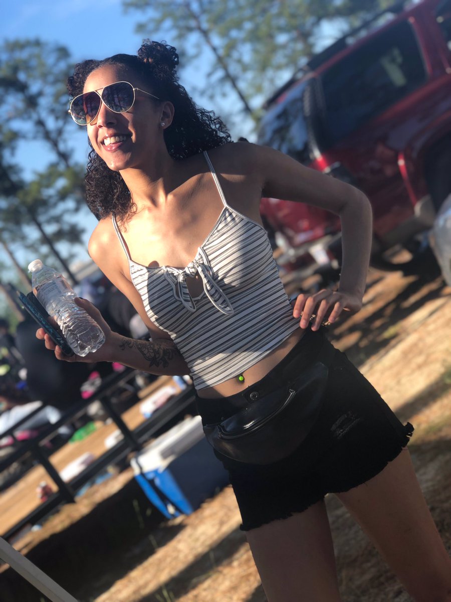 kennyettaa_xoxo's tweet photo. bitches love throwing shade until the sun ☀️ hit me 🤪 #applechill #applechill2019 #isawboosie https://t.co/jpcA1sohjQ