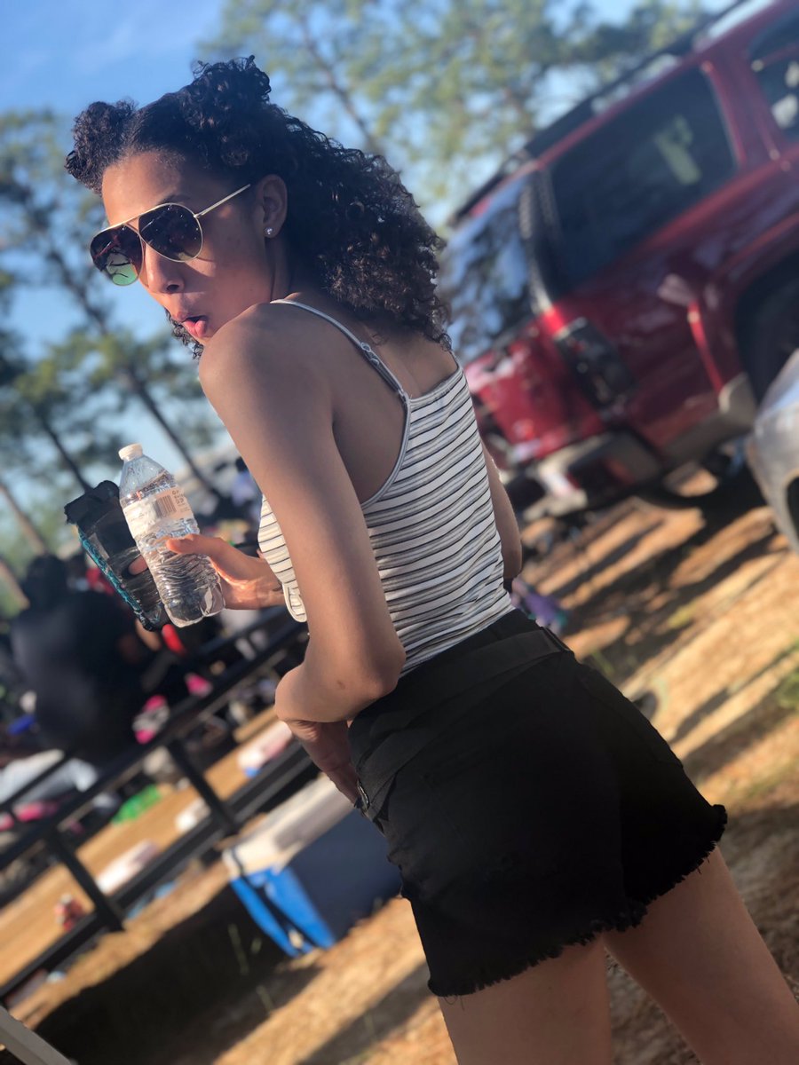 kennyettaa_xoxo's tweet photo. bitches love throwing shade until the sun ☀️ hit me 🤪 #applechill #applechill2019 #isawboosie https://t.co/jpcA1sohjQ