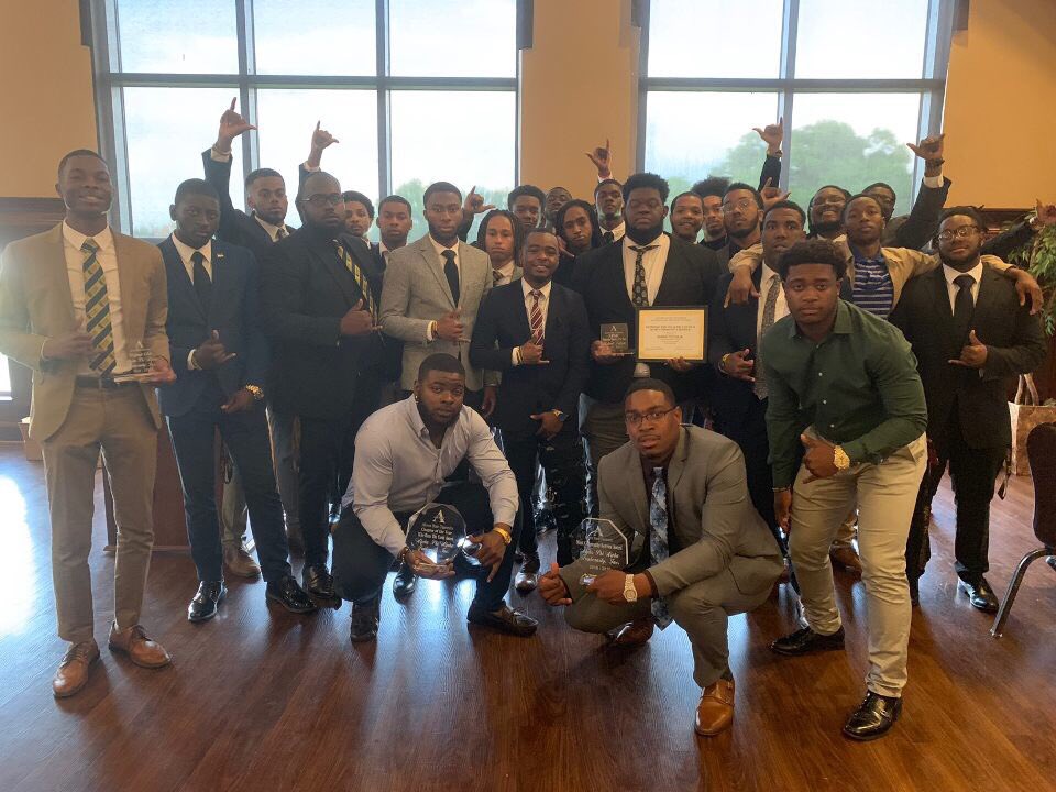 DKAlphas06's tweet photo. Chapter of the Year✅
Most Community Service ✅
Highest GPA✅

Onward and Upward. #LongLiveΔΚings 🤙🏾 https://t.co/aOtmu2hFaF