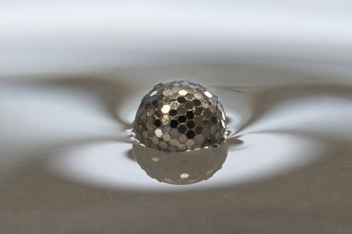CaseyAThomas's tweet photo. Liquid marbles self-assemble from a pile of powder https://t.co/XOGtZwIUah
#liquidmarbles https://t.co/CXEThsQTvH