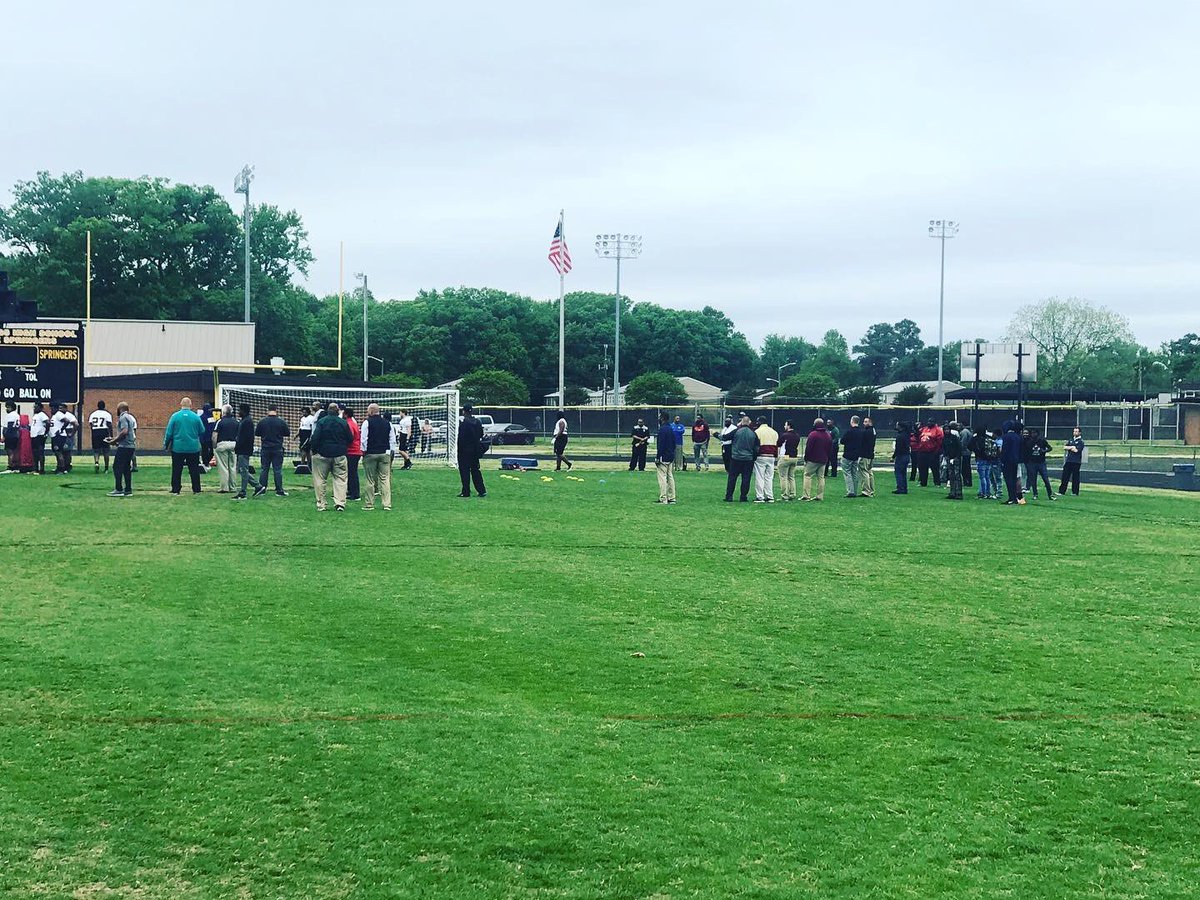 _Devo_n's tweet photo. 30 coaches at Highland Springs High School Football Showcase... #Barsetters #SPRINGERFOOTBALL #15SOakAve https://t.co/r2AN2OXI9L