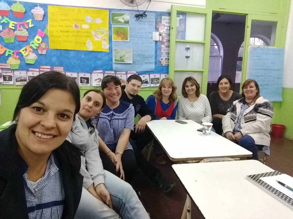eligiuliani_'s tweet photo. Seguimos generando espacios de encuentro y de diálogo!! Hoy ABC Docentes en el Jardín de Infantes 905 de Alberti "Rosario Vera Peñaloza"@MarielVechiarto @susanacrespi1 @JefaturaR15 https://t.co/GeY4QQbFSm