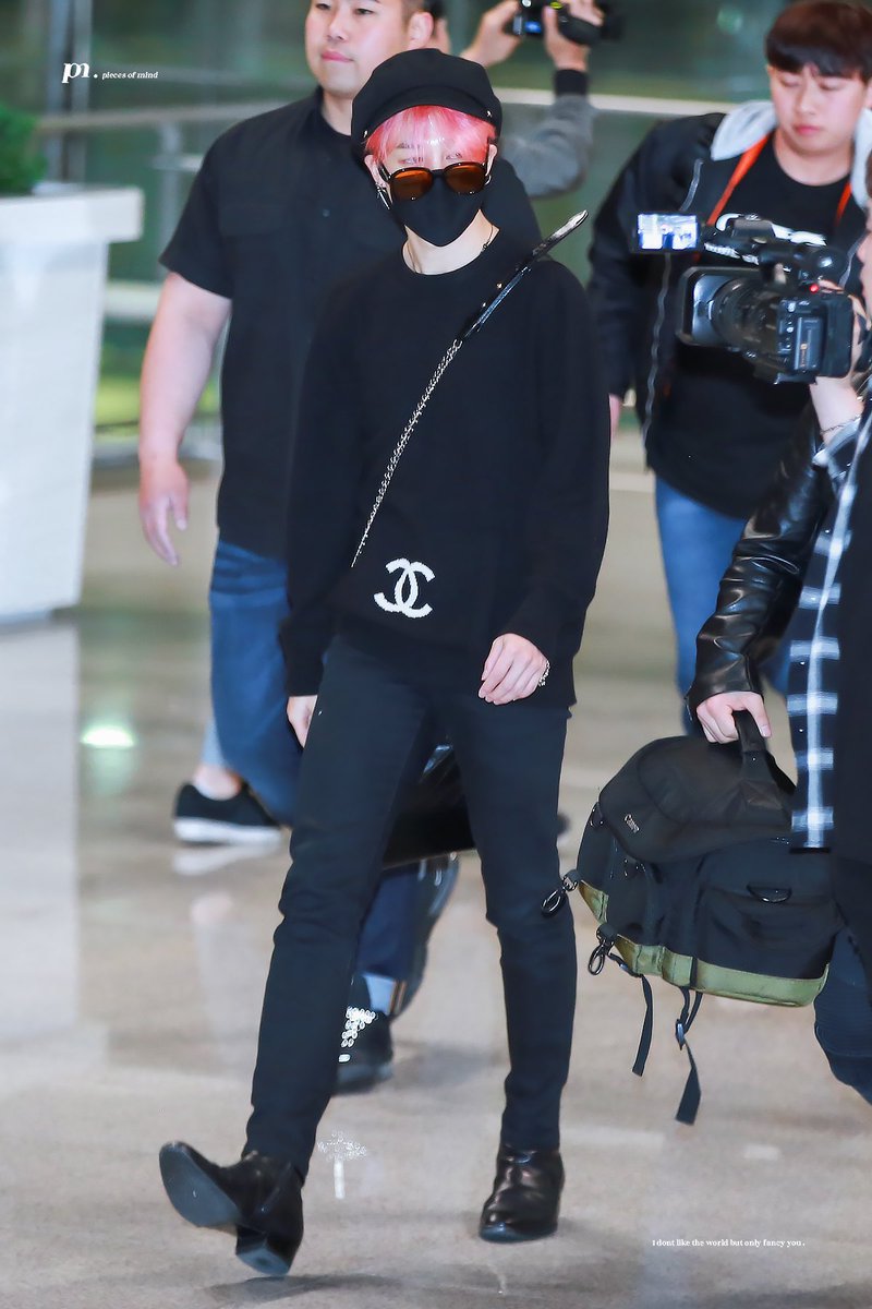 Jimin Chile on Twitter: &quot;[IMG HQ | 190429] ✨ #JIMIN en él Aeropuerto de  Incheon caminó a EEUU 💛 © piecesofmind_jm | Jimin Chile 🐥 #BBMAsTopSocial  BTS @BTS_twt… https://t.co/UtGF3QXzsq&quot;