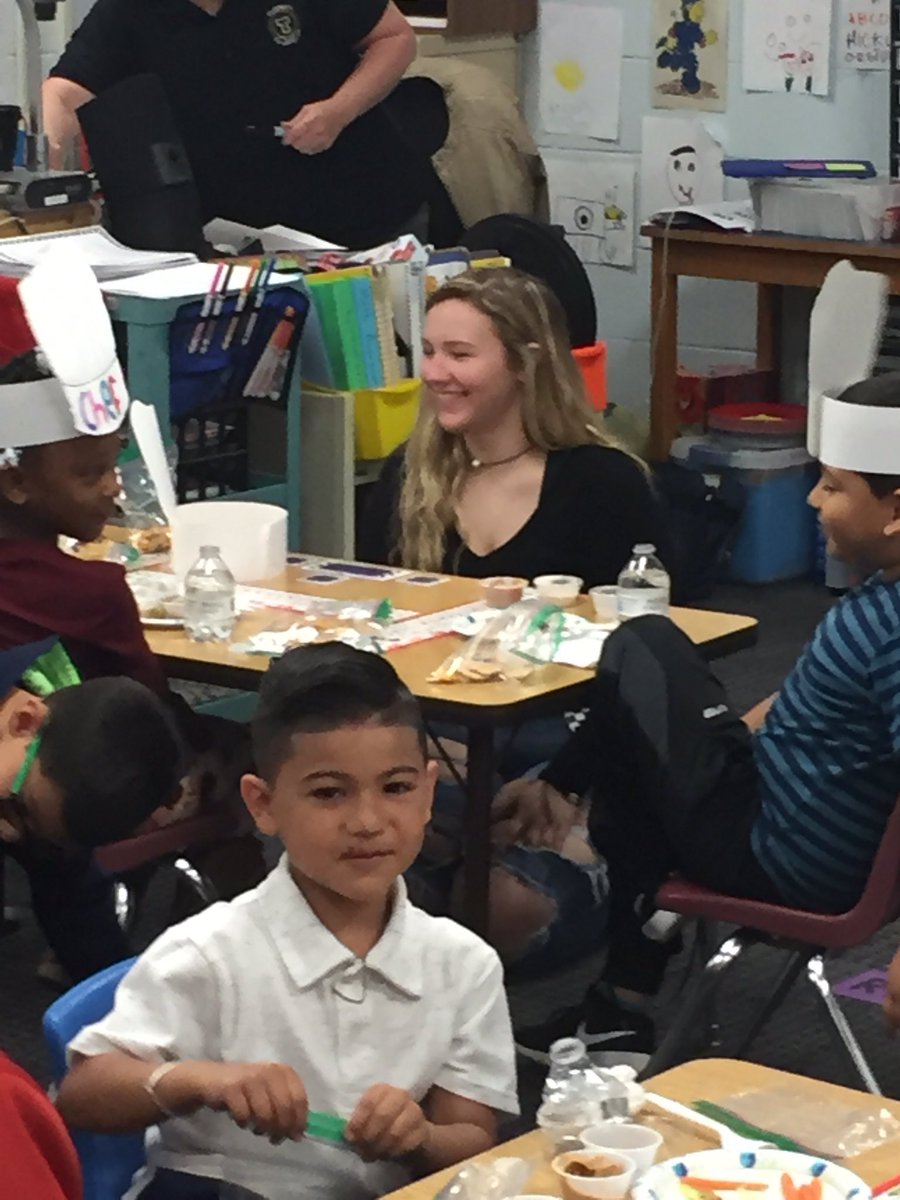 WolkenLm's tweet photo. Culinary II Ss food prepping w/ kindergarten Ss @TUSD202 @Turner_HS #Turner202Strong https://t.co/Sh9BUMbXe6