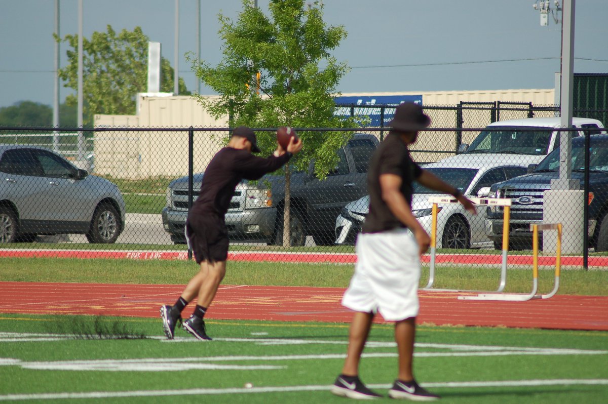 SportsCleburne's tweet photo. Catch of the day! @Coach_Cisneroz #dragthetoe https://t.co/ZllxaPEnFv