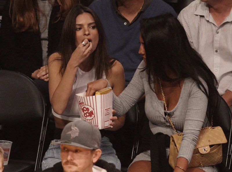 emrata's tweet photo. Two moods https://t.co/3gtm3uhFni