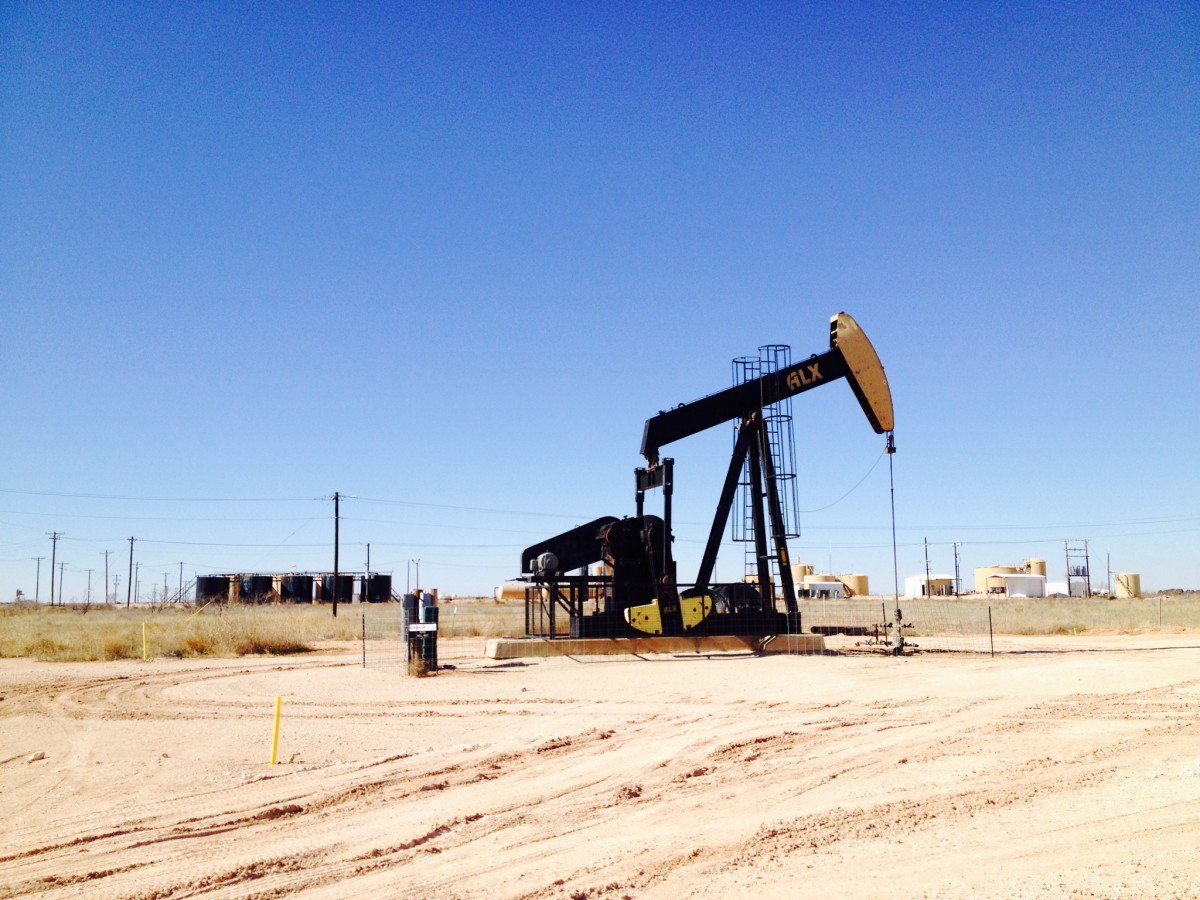 rfintechplc's tweet photo. #Oil prices have been rising for weeks. Now @realDonaldTrump has changed the trend. Read more and invest in #BilurMarket ➡️ https://t.co/BoOEhh4ZdU 

#BilurMarket #BRE #BilurEnergy #BAU #BilurGold https://t.co/bsLbkElwVr