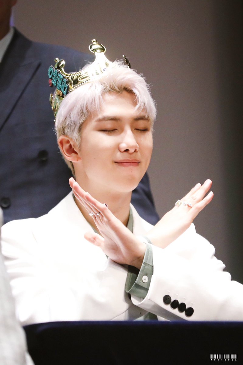 Montopia_0912's tweet photo. [HD] 20190421 

Flower and crown 

@BTS_twt #RM #알엠 #BTS #BBMAsTopSociaI https://t.co/lZUKVlSzHm